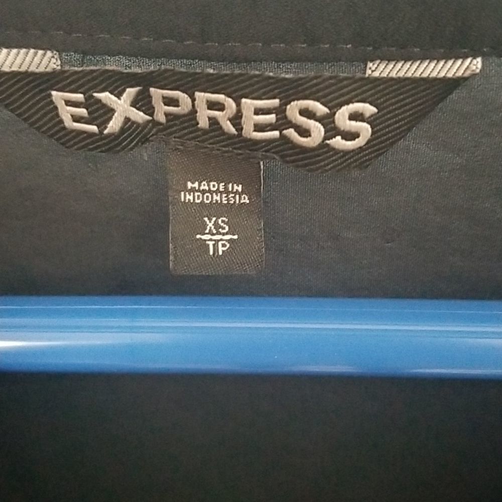 Express 3/4 tab sleeve top - Picture 10 of 12
